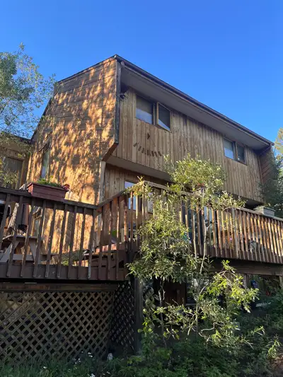 Four bedroom, two bathroom home located in Porter Creek (8 mins drive to Canada Games Center, Takhin...