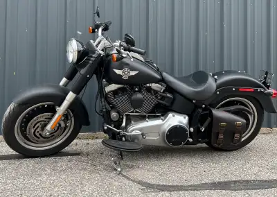 For sale is a 2011 Harley-Davidson Fatboy Lo in denim black, boasting 37,000 km and owned by a singl...