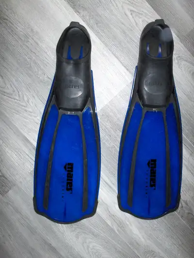 MARES Adult Scuba Flippers & Snorkel With Goggles, View more