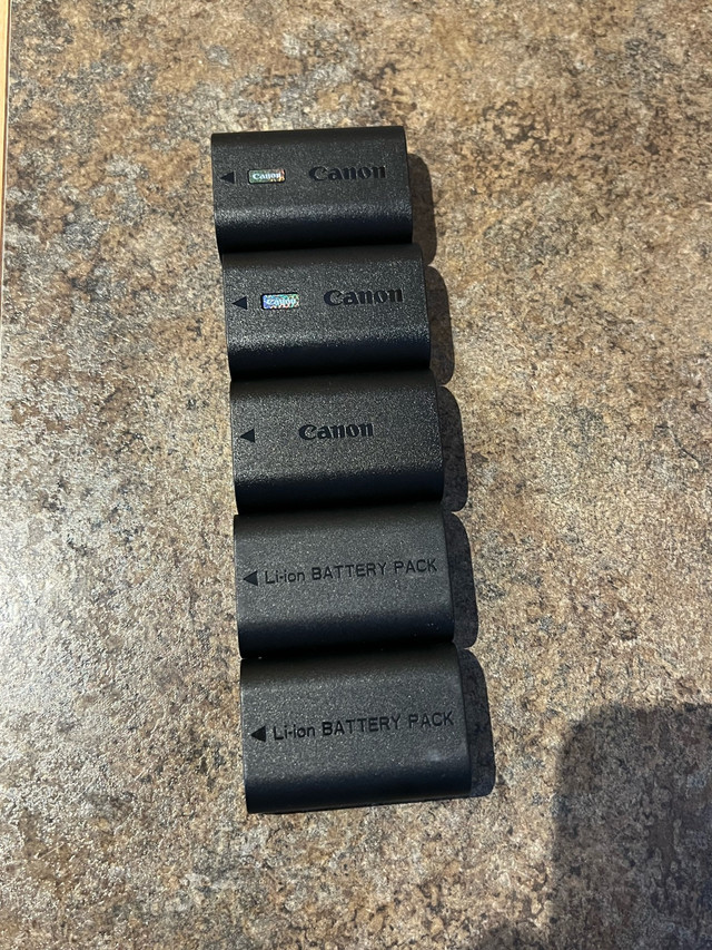 Canon E0S 90D camera  in Cameras & Camcorders in Grande Prairie - Image 3