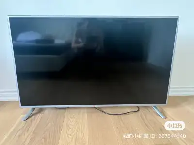 smart TV rarely used in excellent condition. No any damage. support YouTube and Netflix, come with r...