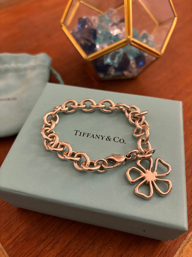 Tiffany and Co. Four Leaf Clover Bracelet in Jewellery & Watches in City of Toronto - Image 2