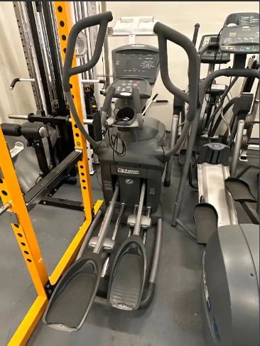 Octane Fitness Q37E Elliptical Cross Trainer (Used) in Exercise Equipment in Calgary