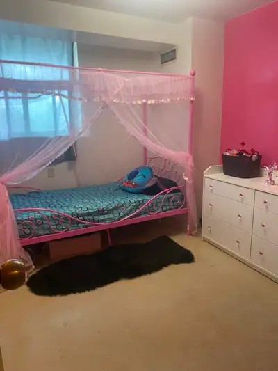 Room for rent -$850