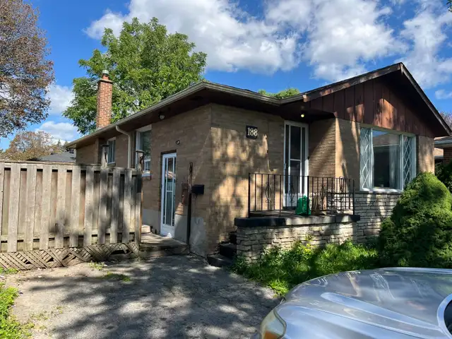 3 Beds 1 Bath Main Floor unit $2500/- available from November in Long Term Rentals in City of Toronto - Image 2