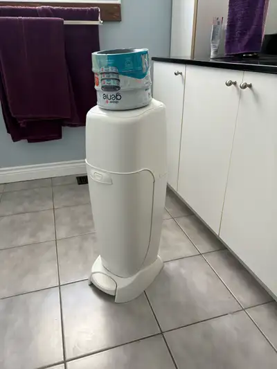 Diaper genie with three refills