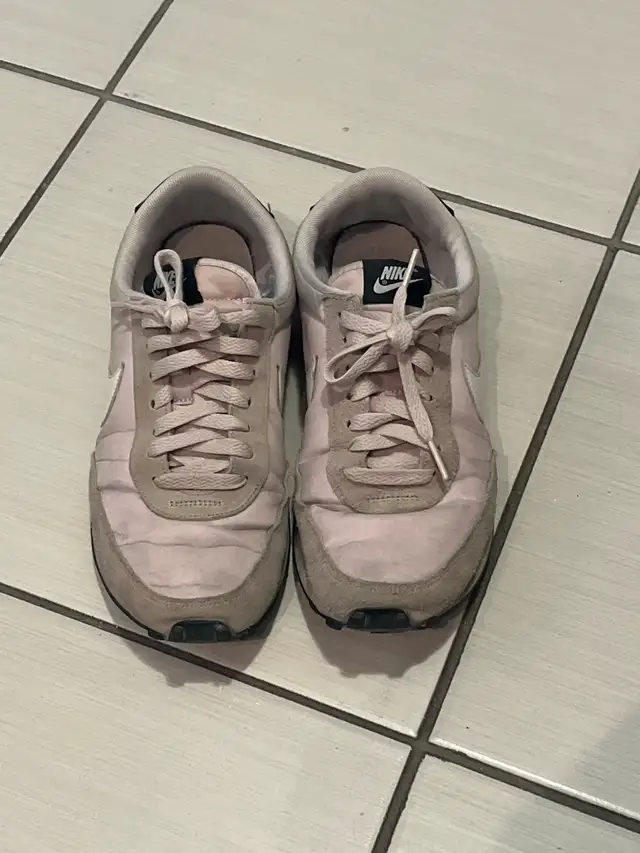 Nike sports shoes for women in Women's - Shoes in City of Toronto - Image 2