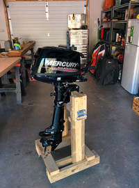 Mercury 6HP outboard motor - like new with less than 4 hours