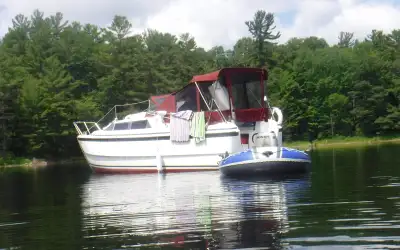 1999 MacGregor 26X, comes with dual axel trailer, 50 HP Honda 4 stroke motor, full bimini/cockpit en...