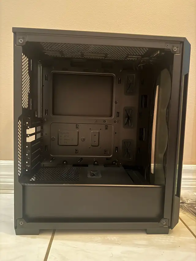 Corsair ICUE 220T Case in Desktop Computers in Oakville / Halton Region - Image 5