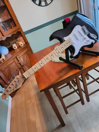 Jay Turser Strat lefty, View more