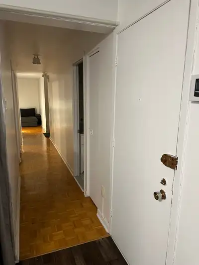 Magnifique 4 1/2 à louer à Brossard, secteur N, disponible le 1er juillet. Très bien situé, à proxim...