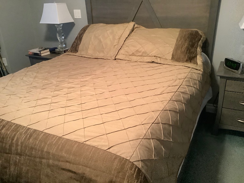 RV Queen size bedspread and 2 shams Bedding Saskatoon Kijiji