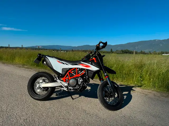 KTM Super Moto - SMC R 690 in Street, Cruisers & Choppers in Vernon - Image 3