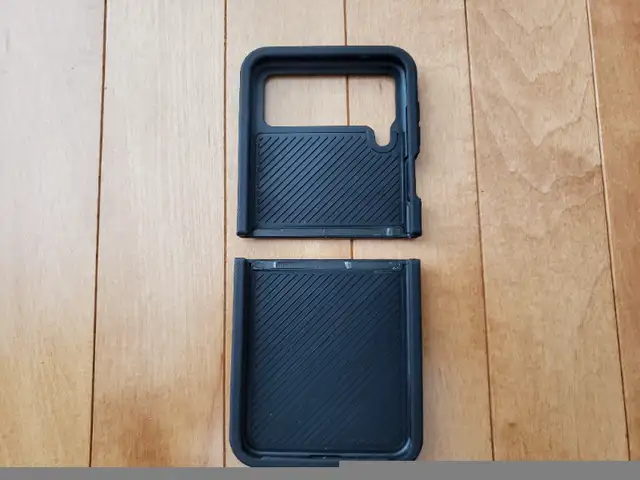 Samsung galaxy z flip4 case in Cell Phone Accessories in Calgary - Image 4