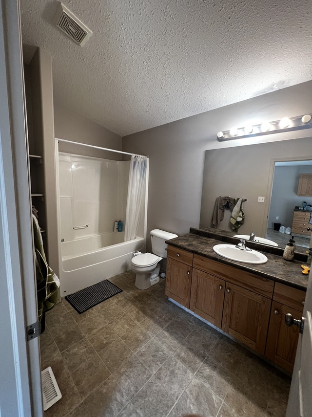 Master Bedroom for rent Room Rentals & Roommates Medicine Hat Kijiji