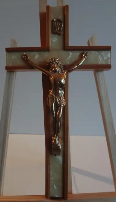 VINTAGE ART DECO Style CRUCIFIX pearlized plastic & wood, View more
