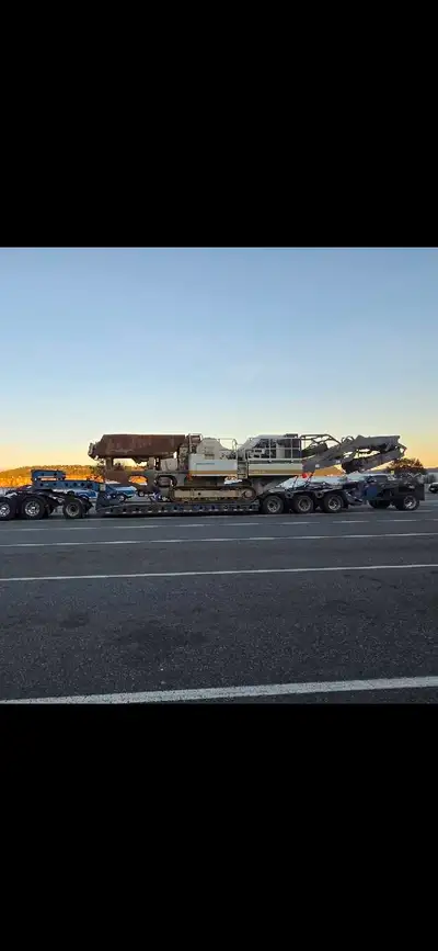 2015 Pacesetter 65 ton tridem lowbed. 10' wide deck with pin joint. Two pin setting plus flip extens...