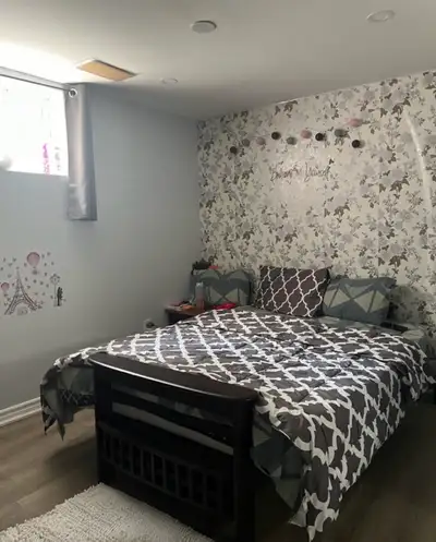 Spacious Room for Rent – Near Bramalea City Centre A spacious room is available for rent in a clean...