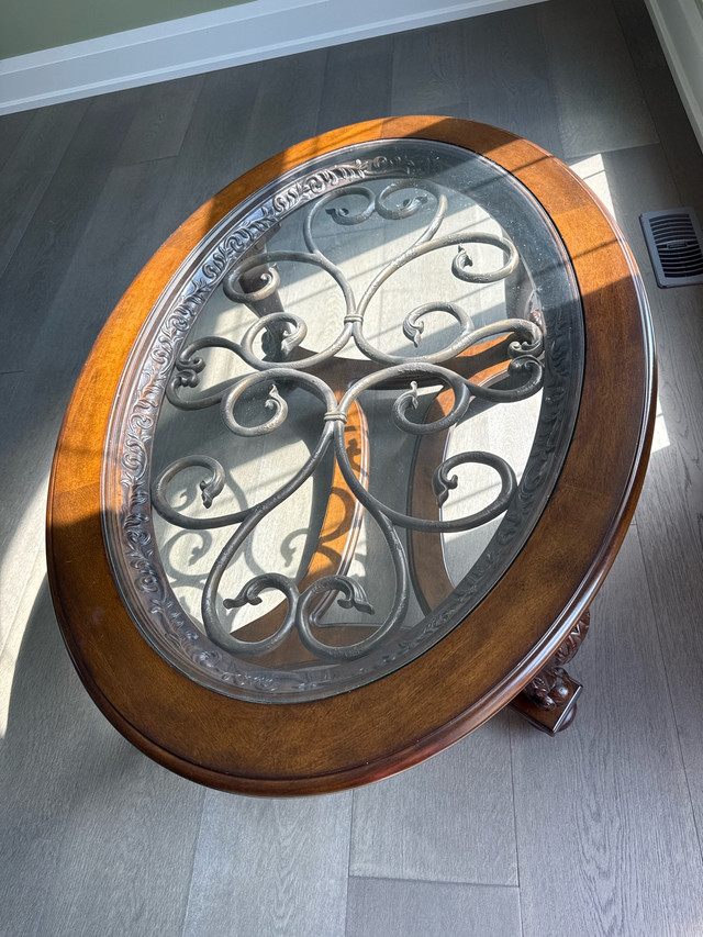 Oval Glass Top Coffee Table in Coffee Tables in Markham / York Region