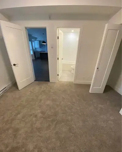 Beautiful 2 bed 2 bath unit located in Central Abbotsford. Walking distance to downtown Abbotsford w...