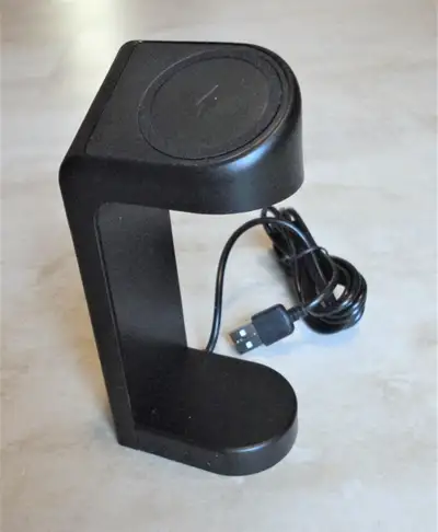 New smart watch charger stand. Gen 3 Compatible with multiple brands such as Micheal Kors, Fossil ,...
