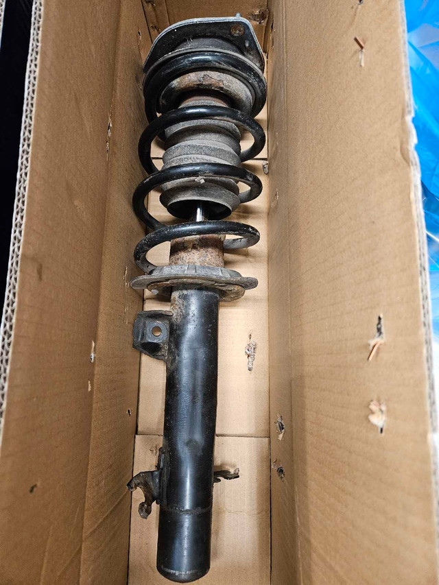 Complete front strut for Mini Cooper Countryman in Other Parts & Accessories in Dartmouth