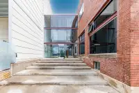 Airbnb Loft in Downtown YEG! Steps to the barn! Cash flow!!