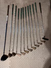 12-set Left hand golf clubs/Set de 1 2 clubs de golf gaucher