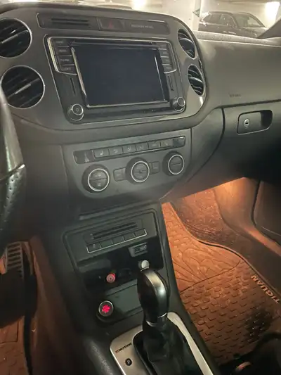 Selling my 2017 VW Tiguan R-Line in excellent condition. • Only 72,000 km (low mileage) • Clean titl...