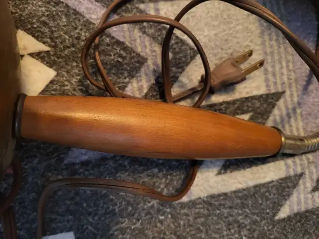 Vintage Mid-Century Desk Lamp – Wood Handle, Montreal Made in Arts & Collectibles in Oshawa / Durham Region - Image 5