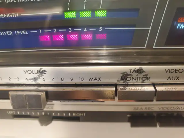 vintage JVC receiver model R-X44 in Stereo Systems & Home Theatre in Mississauga / Peel Region - Image 5