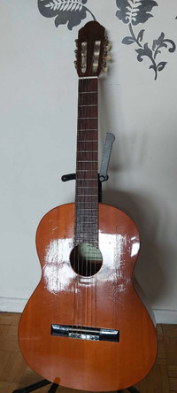 Eterna by Yamaha EC-12 classical guitar