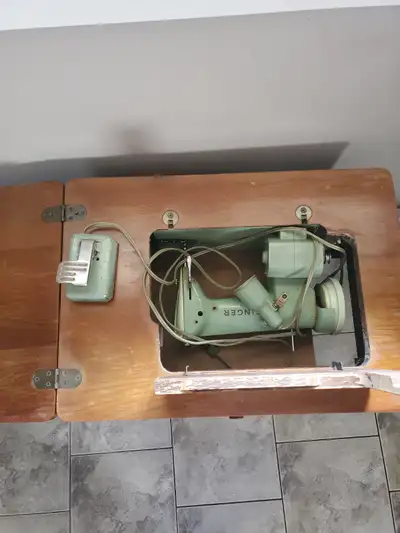 Really cool piece to have. Light works still. Comes with initial footpedal. Just want it to go to so...