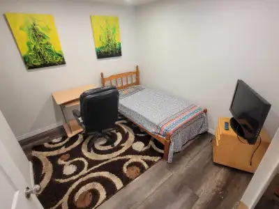 Clean and Furnished Room Near Trent University