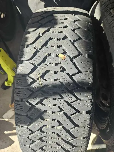 4 tires on rims RIMS were from van But tires can be removed 225 60 17..is a common tire size Gooyear...