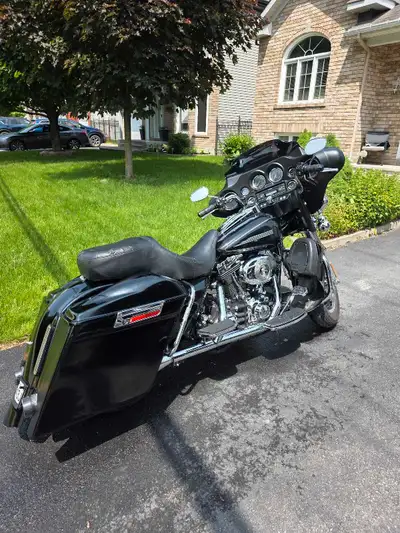 Moto Harley-Davidson FLHTC année 2007 style bagger - Moteur 96pc ( 1584cc ) / air colling - 85000 km...