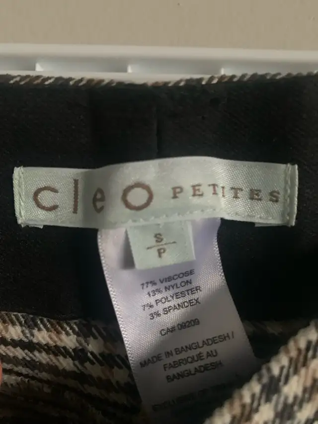 Dress pants in Women's - Bottoms in Kamloops - Image 4