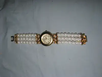 Ladies watch needs a battery. Name is LeBanon with swiss movement