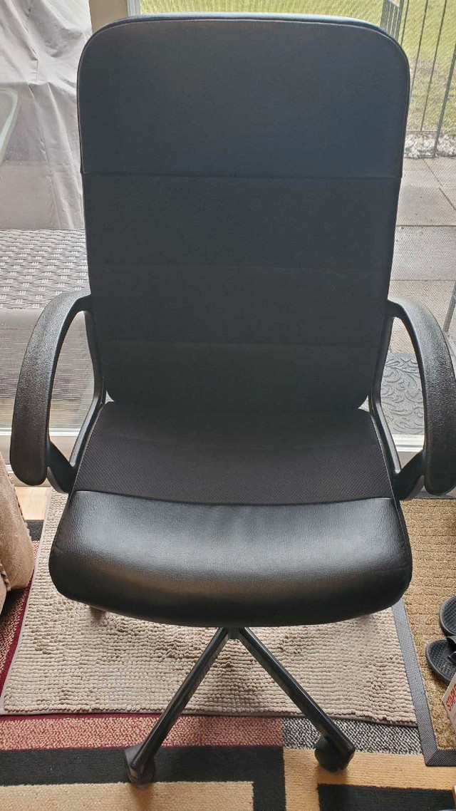 Executive Office chair in Chairs & Recliners in City of Toronto