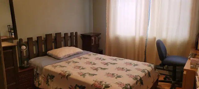 chambre à louer pour femme près du métro sauvé