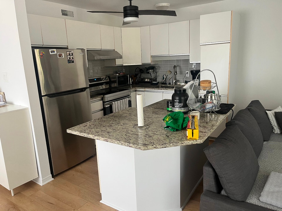 Beautiful two bedroom apartment steps from downtown Ottawa 4