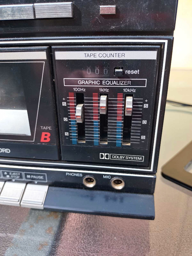 Vintage 80's Sanyo stereo in General Electronics in Calgary - Image 3