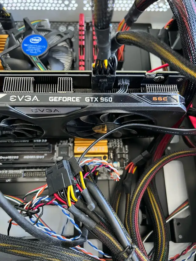 2015 Custom Gaming PC with full peripherals in Desktop Computers in Burnaby/New Westminster - Image 3