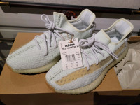 Yeezy hyperspace Size 10