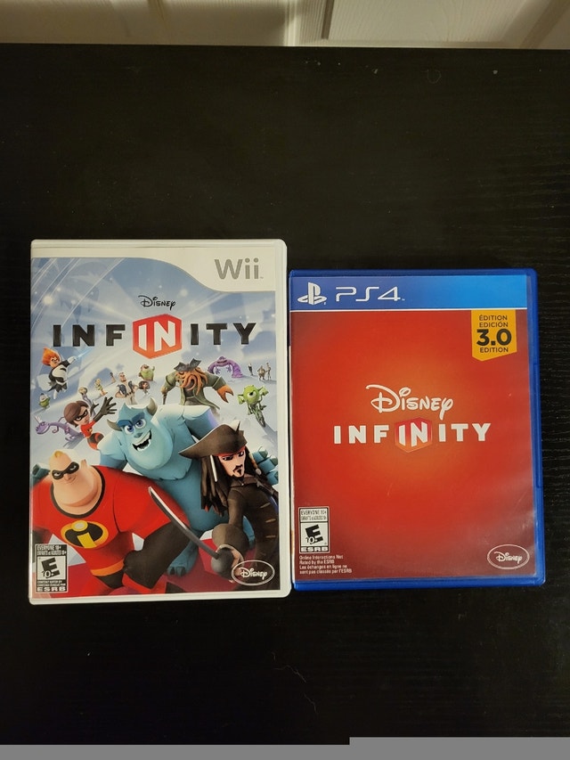 Disney Infinity 3 PS4 With 2 Game Pads and Characters 100 Arts