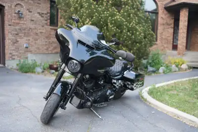 Own a powerful 2019 Harley Davidson Street Glide Special, a true head-turner with its sleek black fi...