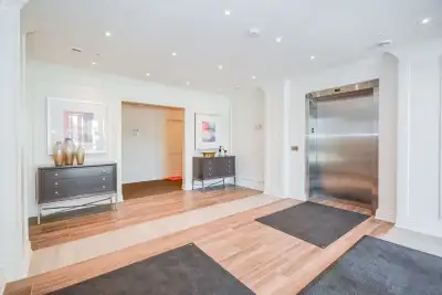 The prime location and a perfect blend of luxury and convenience in a spacious condo! Available imme...