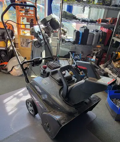 Briggs & Stratton 22" Gas Snowblower with Electric Start 208cc, View more