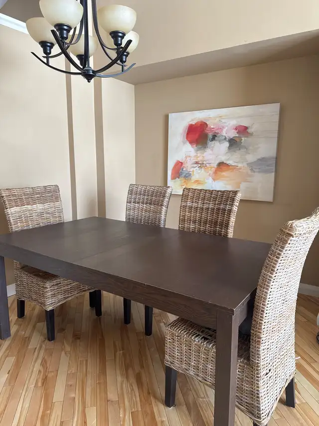 dinner table in Dining Tables & Sets in Calgary - Image 2